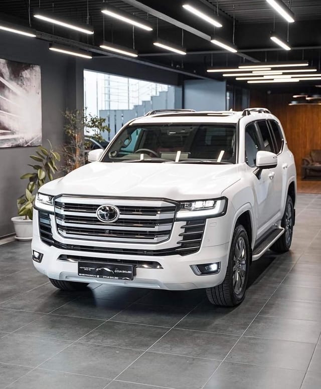 A drawing of the kind of car — Toyota Land Cruiser V8 has no photograph yet