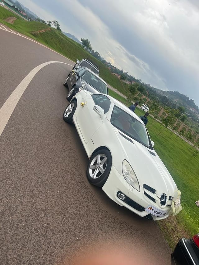 A drawing of the kind of car — Mercedes-Benz E-Class has no photograph yet