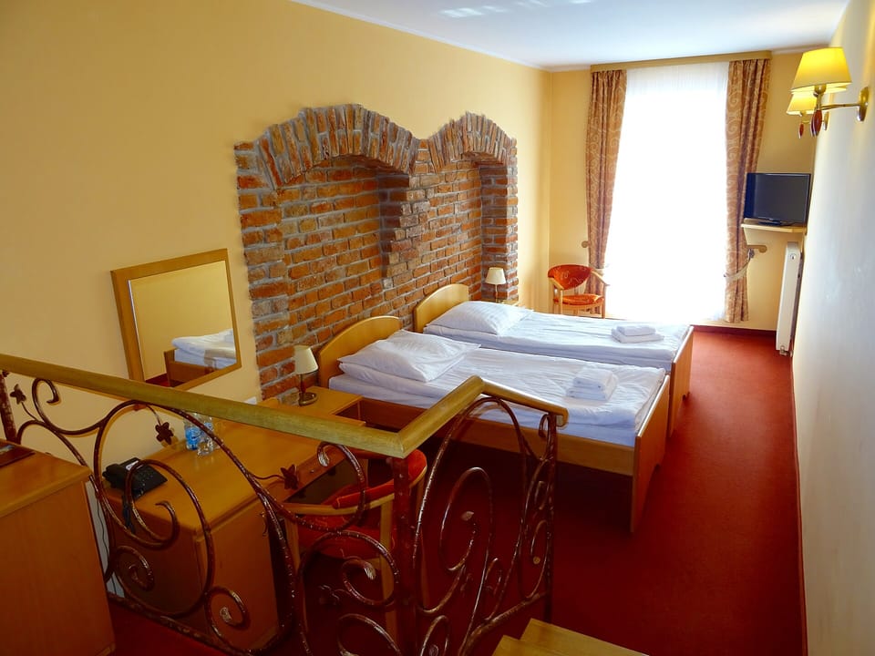 A hotel bedroom